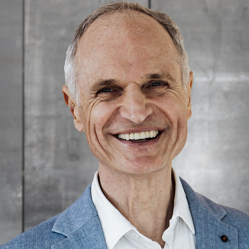 Profilbild Kaan Frey vor grauer Wand