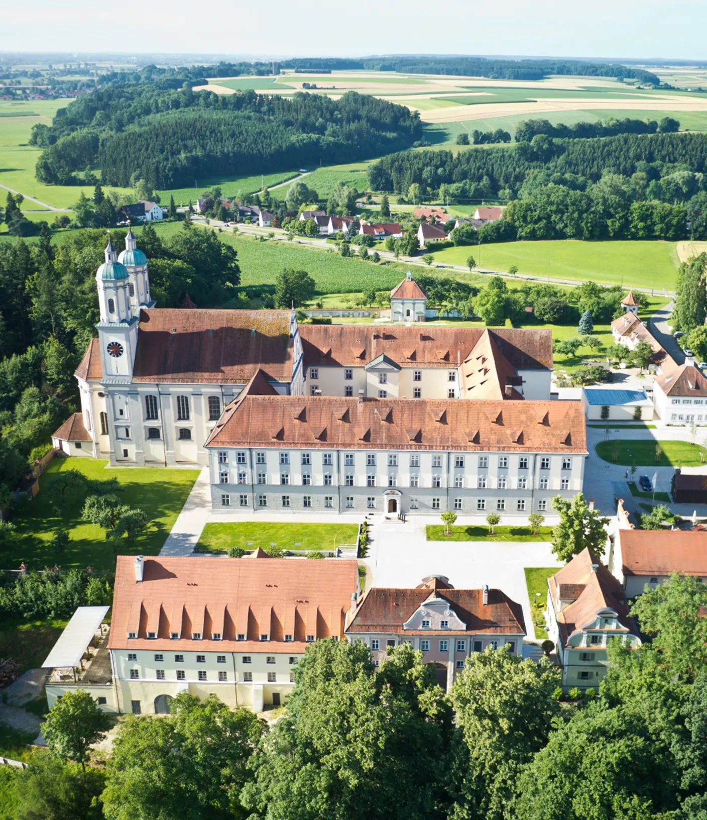 Drohnenaufnahme des Kloster Holzen