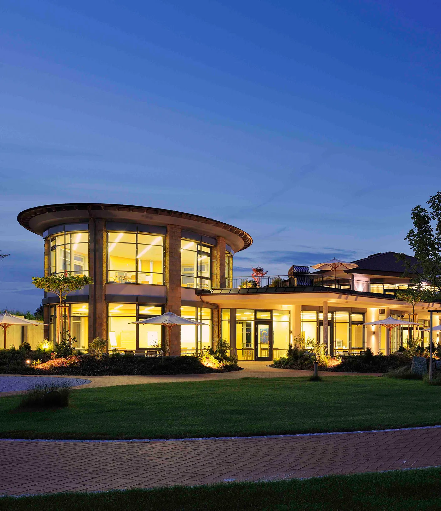 Aussenansicht des Landhotel R&ouml;ssle in einer Abendstimmung